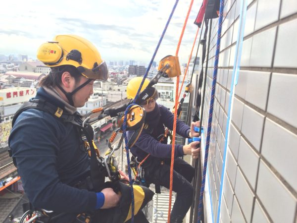 ロープの登り返し ロープアクセスとは│バーティカルワーク 大阪 兵庫のロープ高所作業
